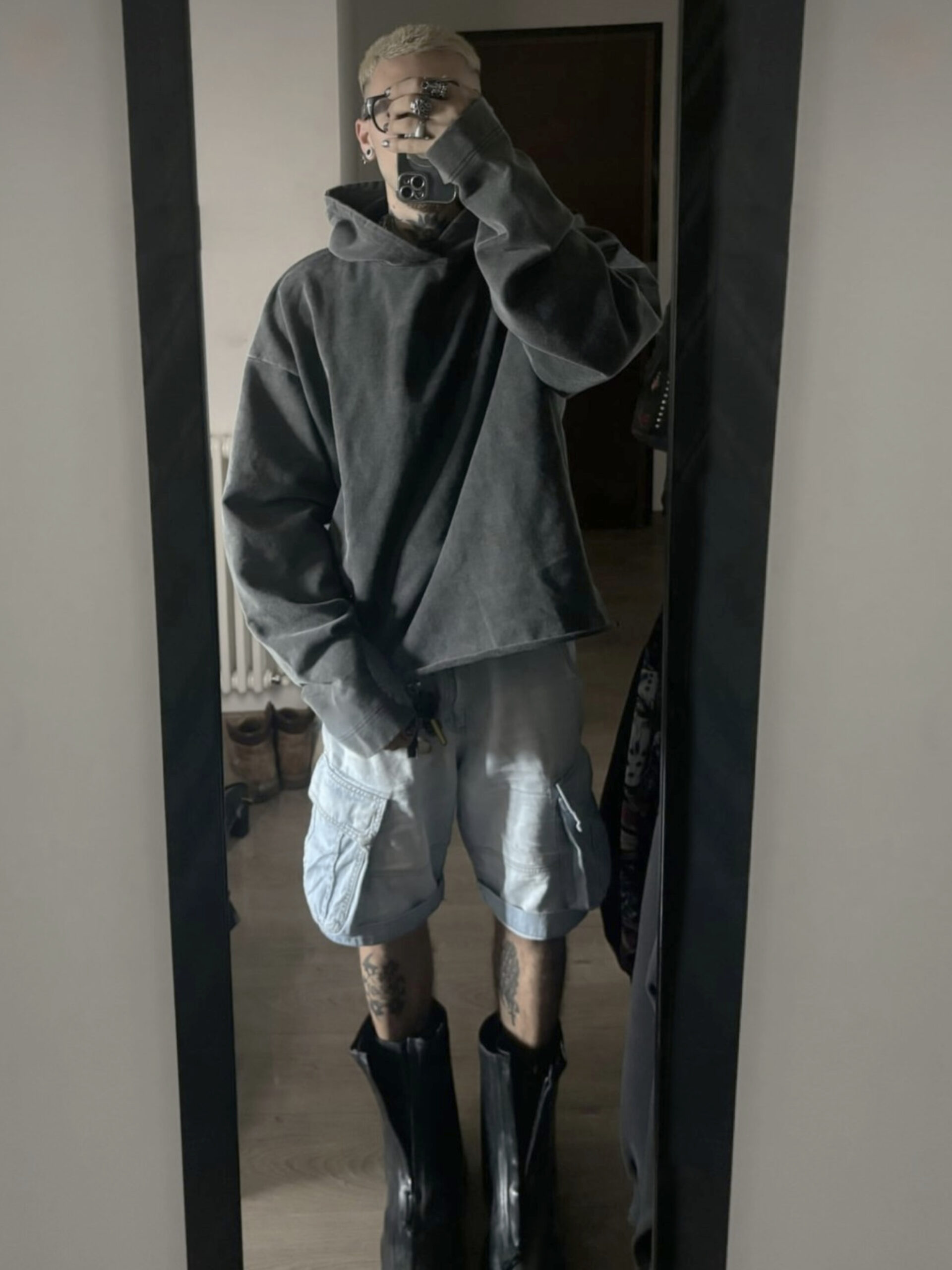 antz.jpg_Bild6_15-02-2024_BlackOnBlackAcidHoodie