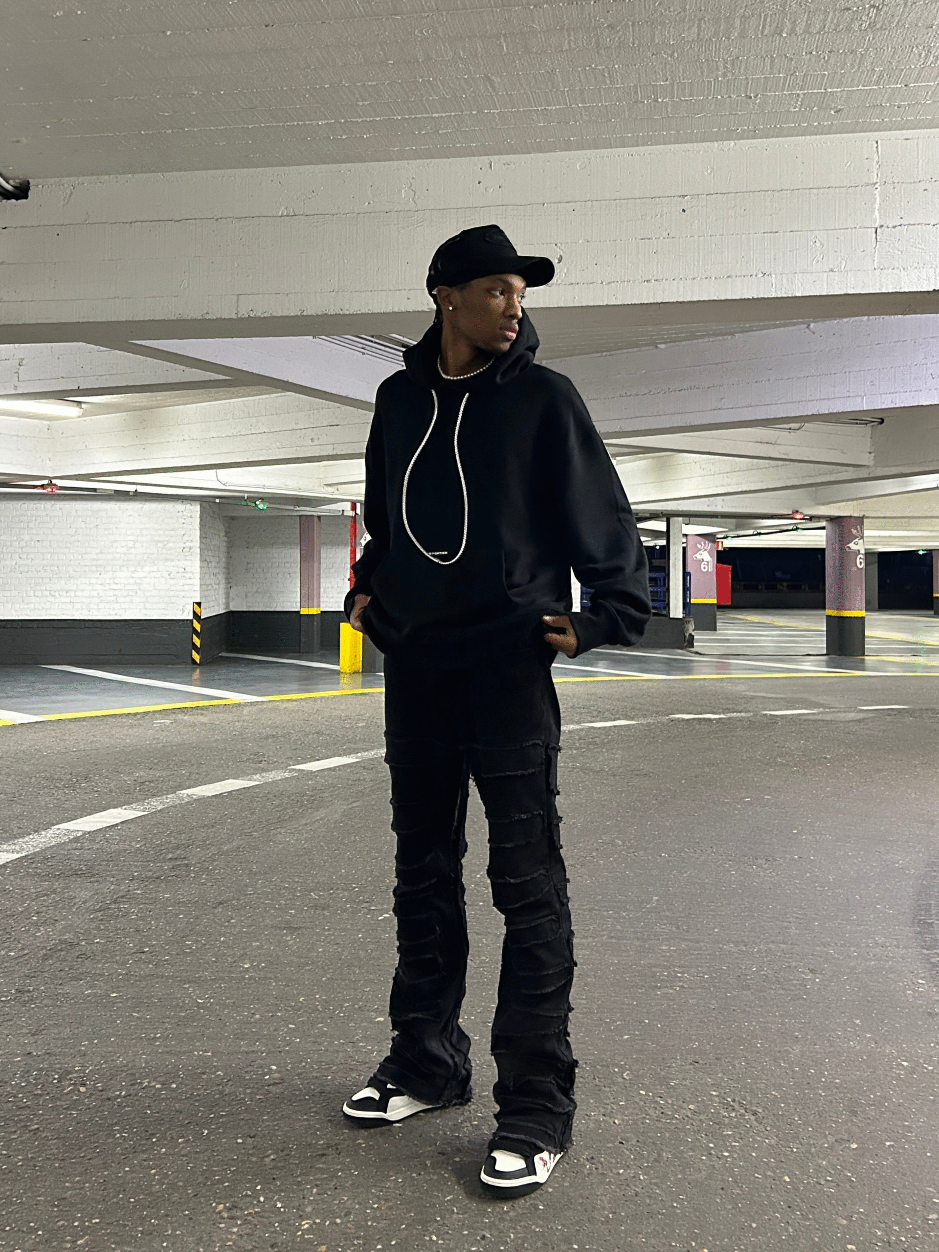 watchdaniko_Bad_Portier_Hoodies_ÉLÉMENTAIRE_CROSS_HOODIE_BLACK_élémentaire_Streetwear_Collection_2024_3