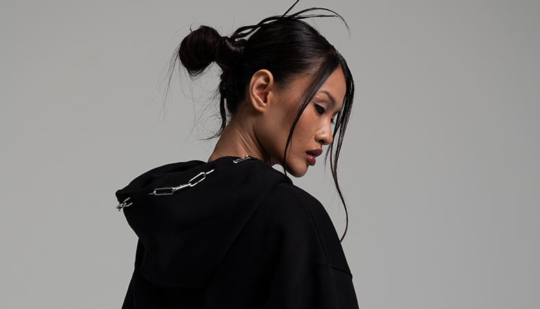 C’est la Fxxking Vie Chain-Out Hoodie - Nashaya - BAD PORTIER Lookbook - élémentaire Streetwear Collection 2024